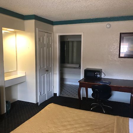 Americas Best Value Inn DEN Exteriör bild