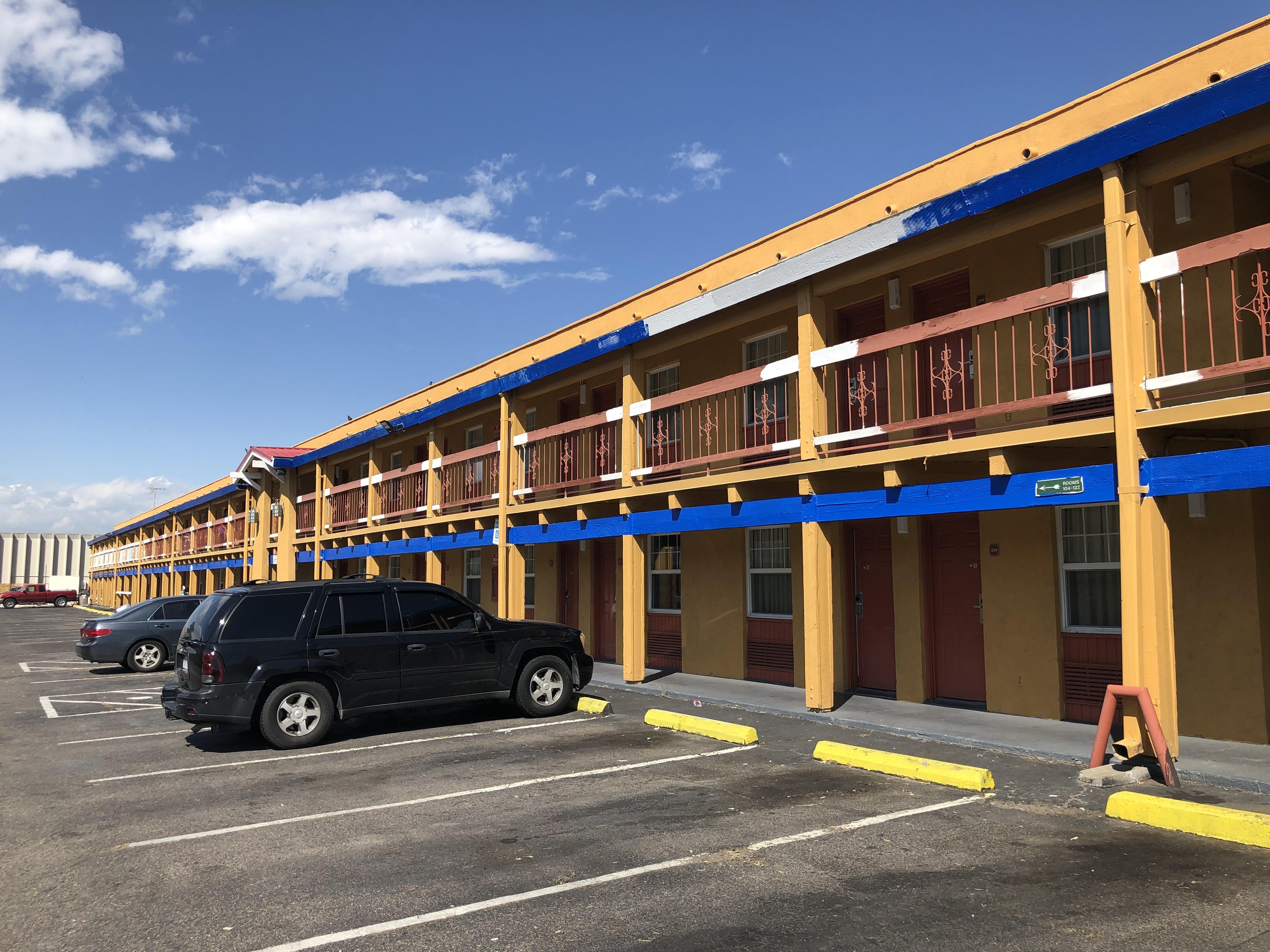 Americas Best Value Inn DEN Exteriör bild