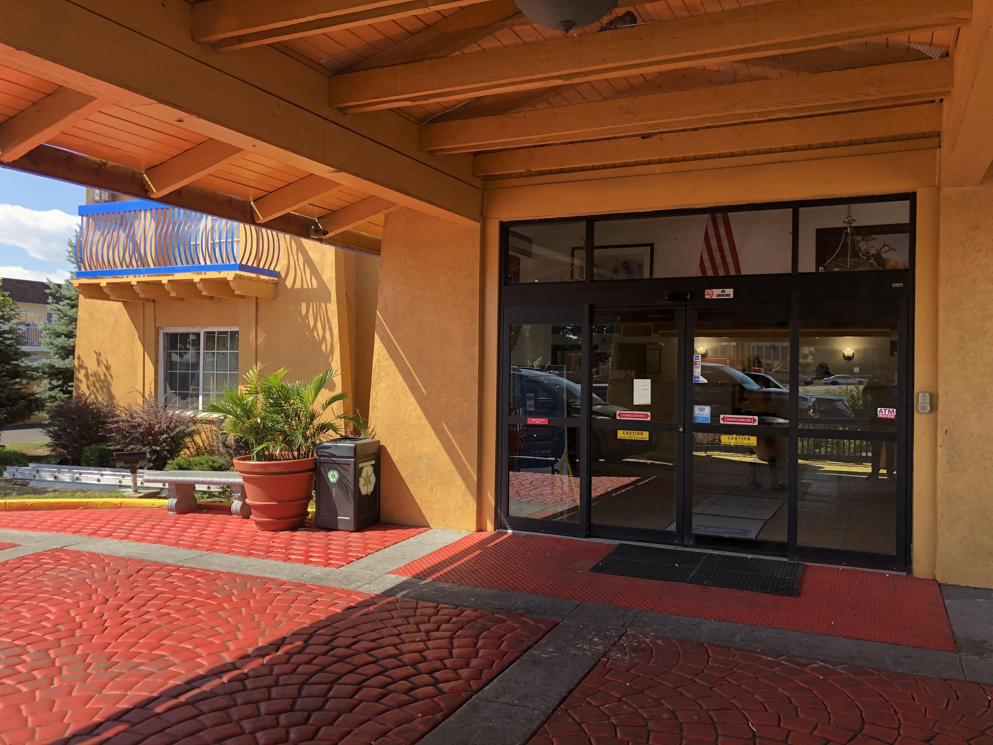 Americas Best Value Inn DEN Exteriör bild